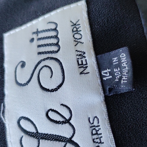 Two piece suit - Picture 4 of 4